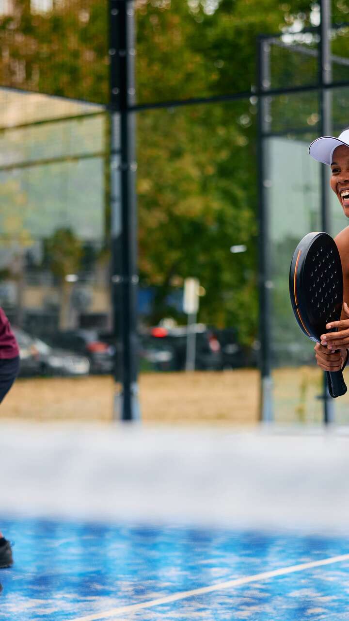 Image of people playing padel