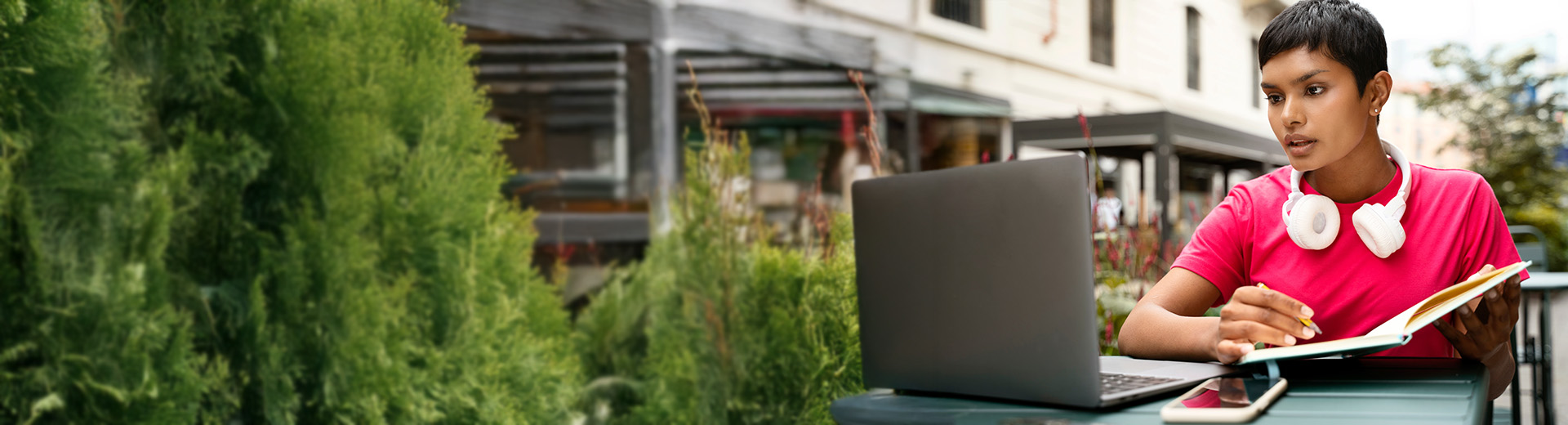 Student work outside on laptop